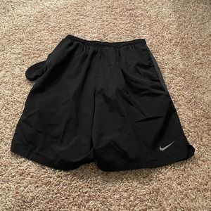 NIKE DRI FIT GYM SHORTS BLACK AND GREY MEDIUM